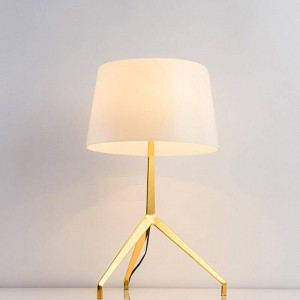 Fashion design nuovo Breve decorazione moderna lampada da tavolo lampada da tavolo camera da letto luce semplice lampada da tavolo decorativa domestica